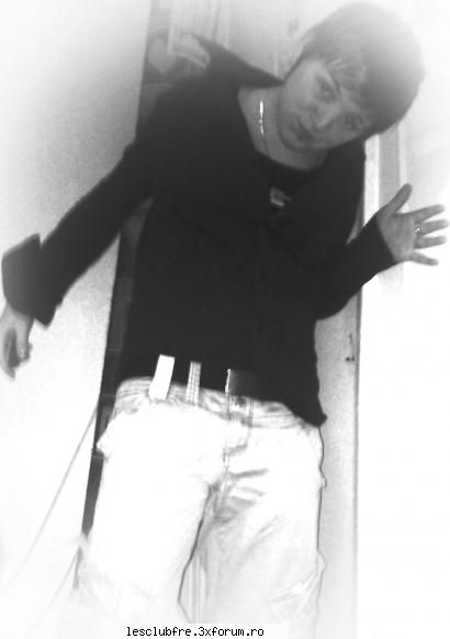 un pic de fotomodel nu strica  :rotfl:  :rotfl: poze...vor fi tot timpul nu?